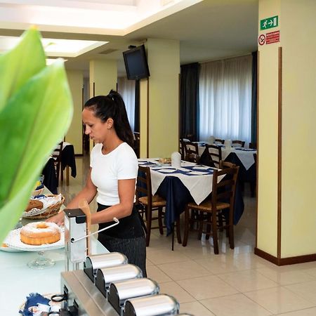 Hotel Gabbiano Porto San Giorgio Εξωτερικό φωτογραφία