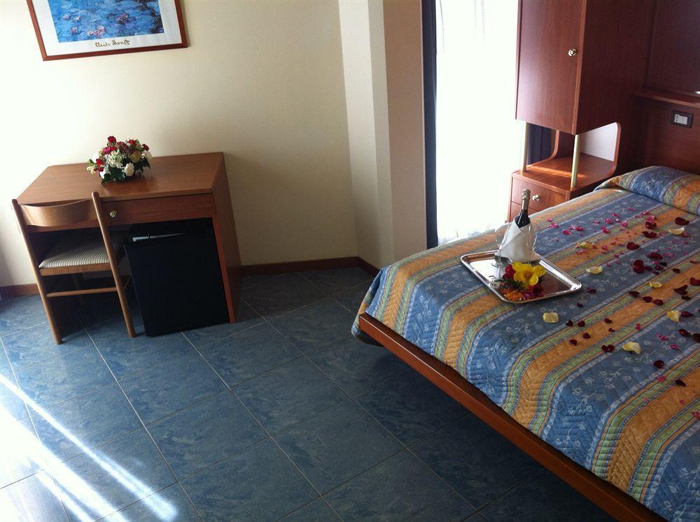 Hotel Gabbiano Porto San Giorgio Εξωτερικό φωτογραφία