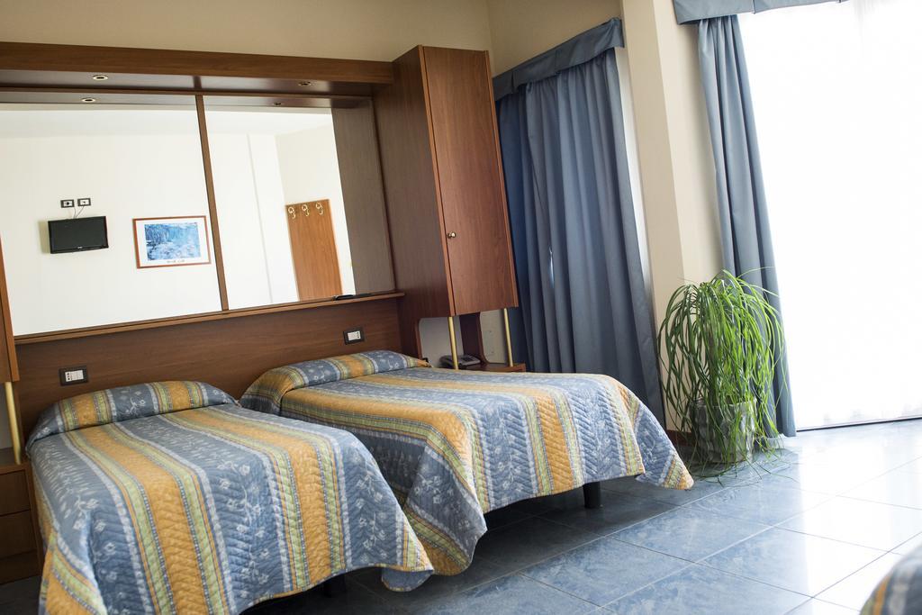 Hotel Gabbiano Porto San Giorgio Εξωτερικό φωτογραφία