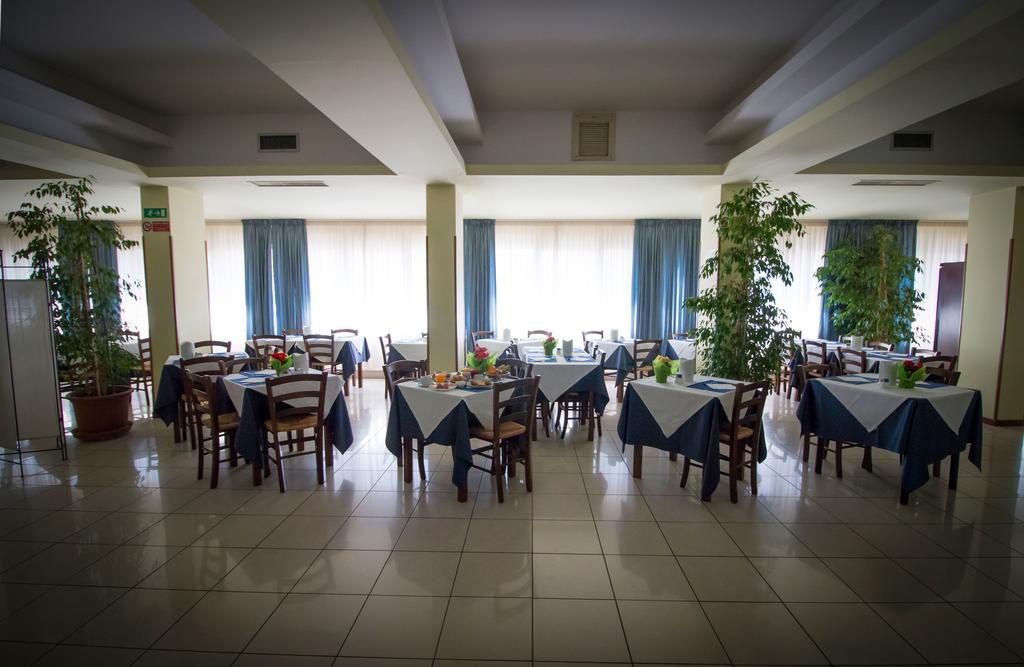 Hotel Gabbiano Porto San Giorgio Εξωτερικό φωτογραφία