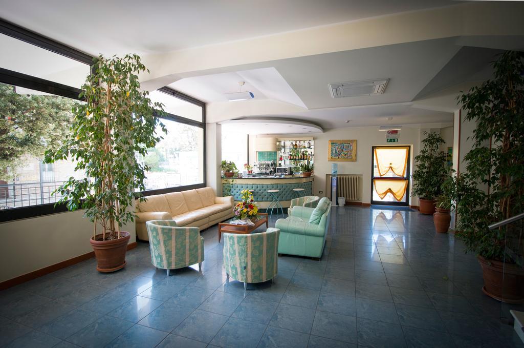Hotel Gabbiano Porto San Giorgio Εξωτερικό φωτογραφία