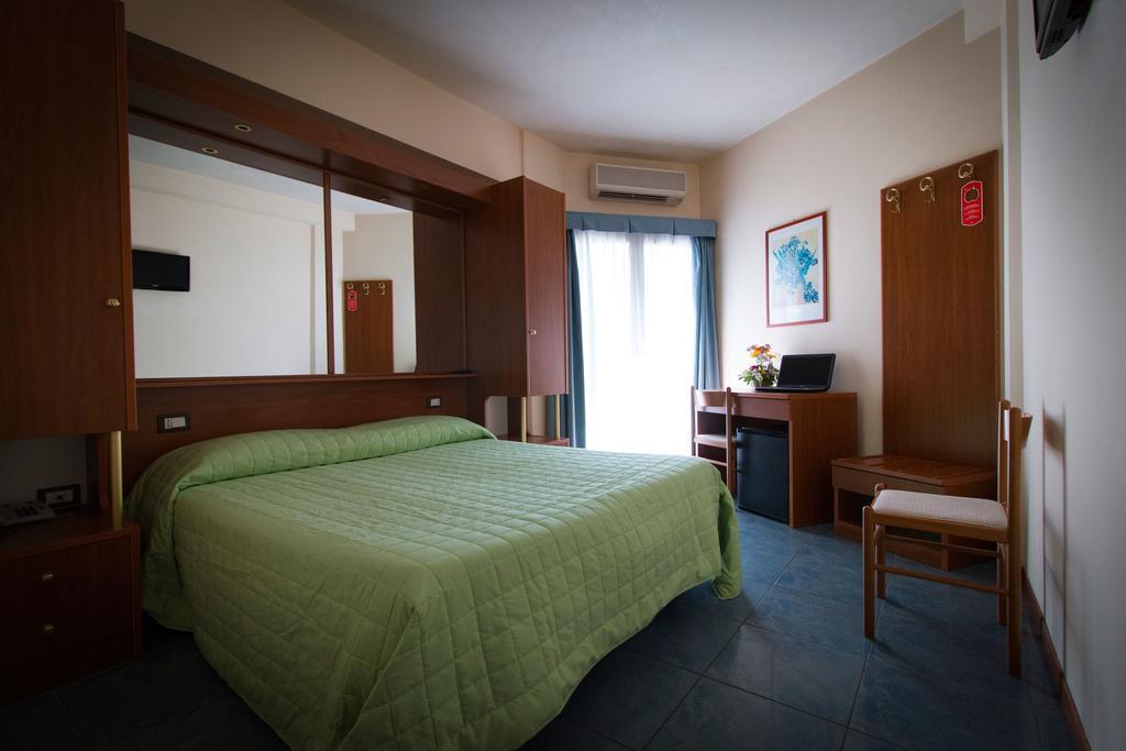 Hotel Gabbiano Porto San Giorgio Εξωτερικό φωτογραφία