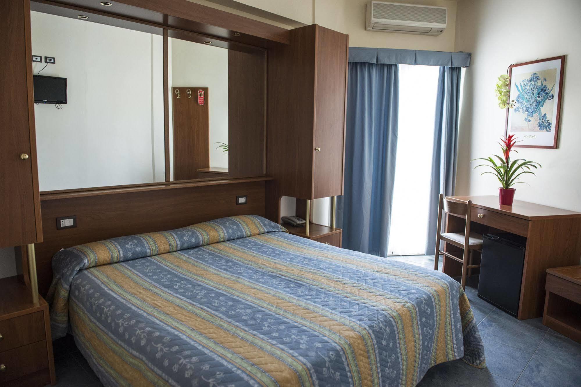 Hotel Gabbiano Porto San Giorgio Εξωτερικό φωτογραφία