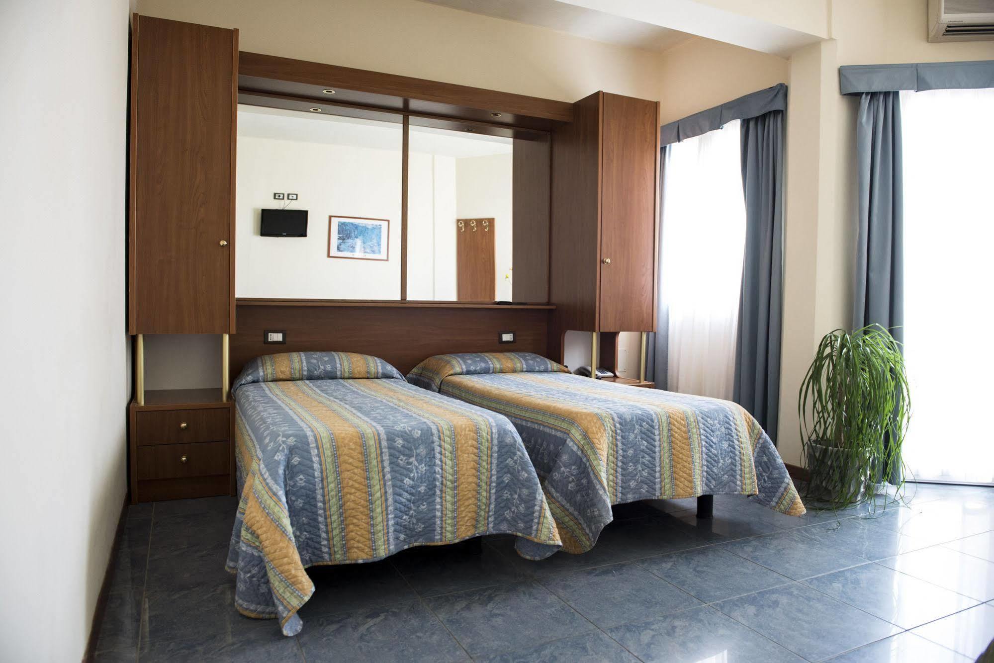 Hotel Gabbiano Porto San Giorgio Εξωτερικό φωτογραφία