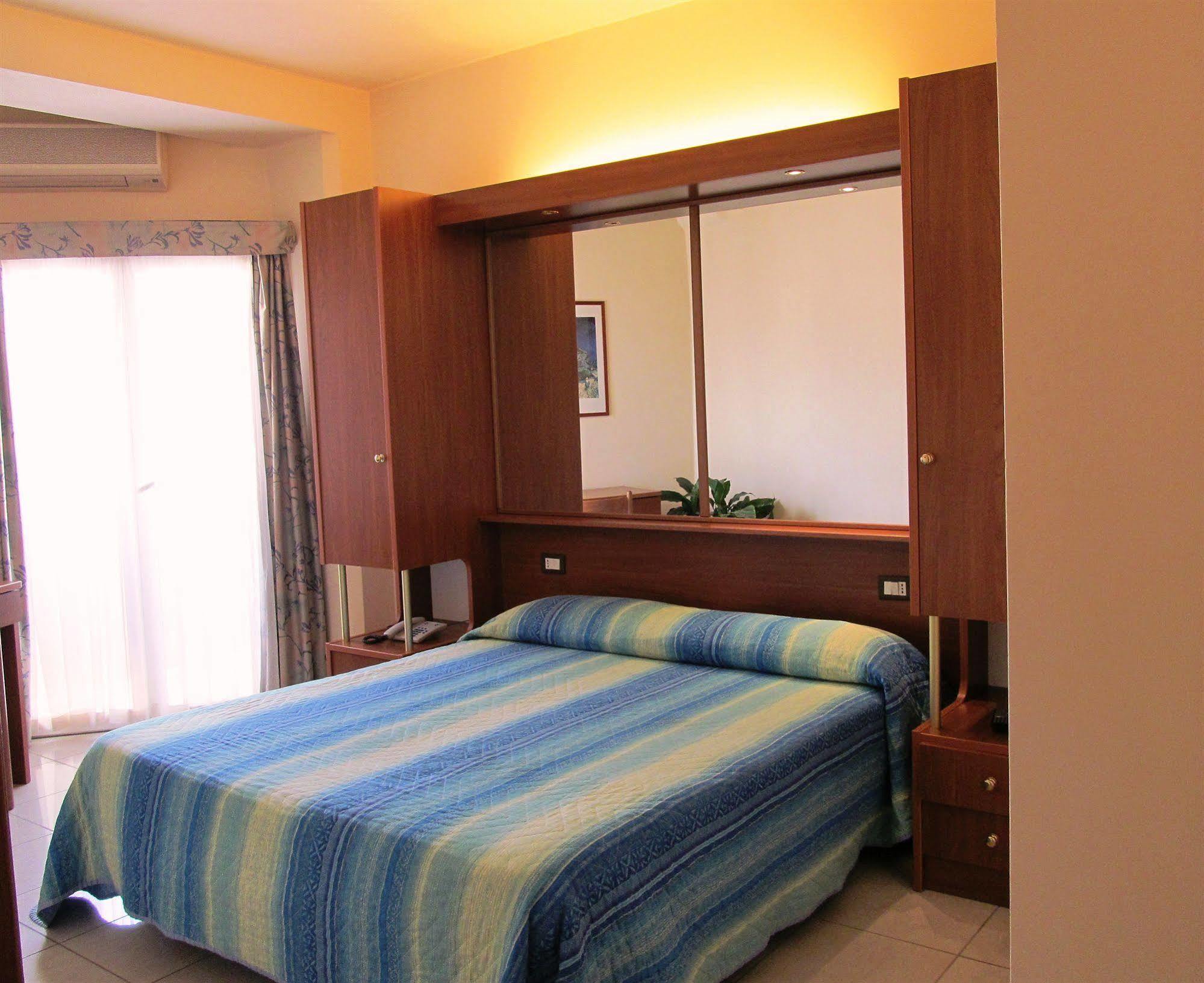 Hotel Gabbiano Porto San Giorgio Εξωτερικό φωτογραφία