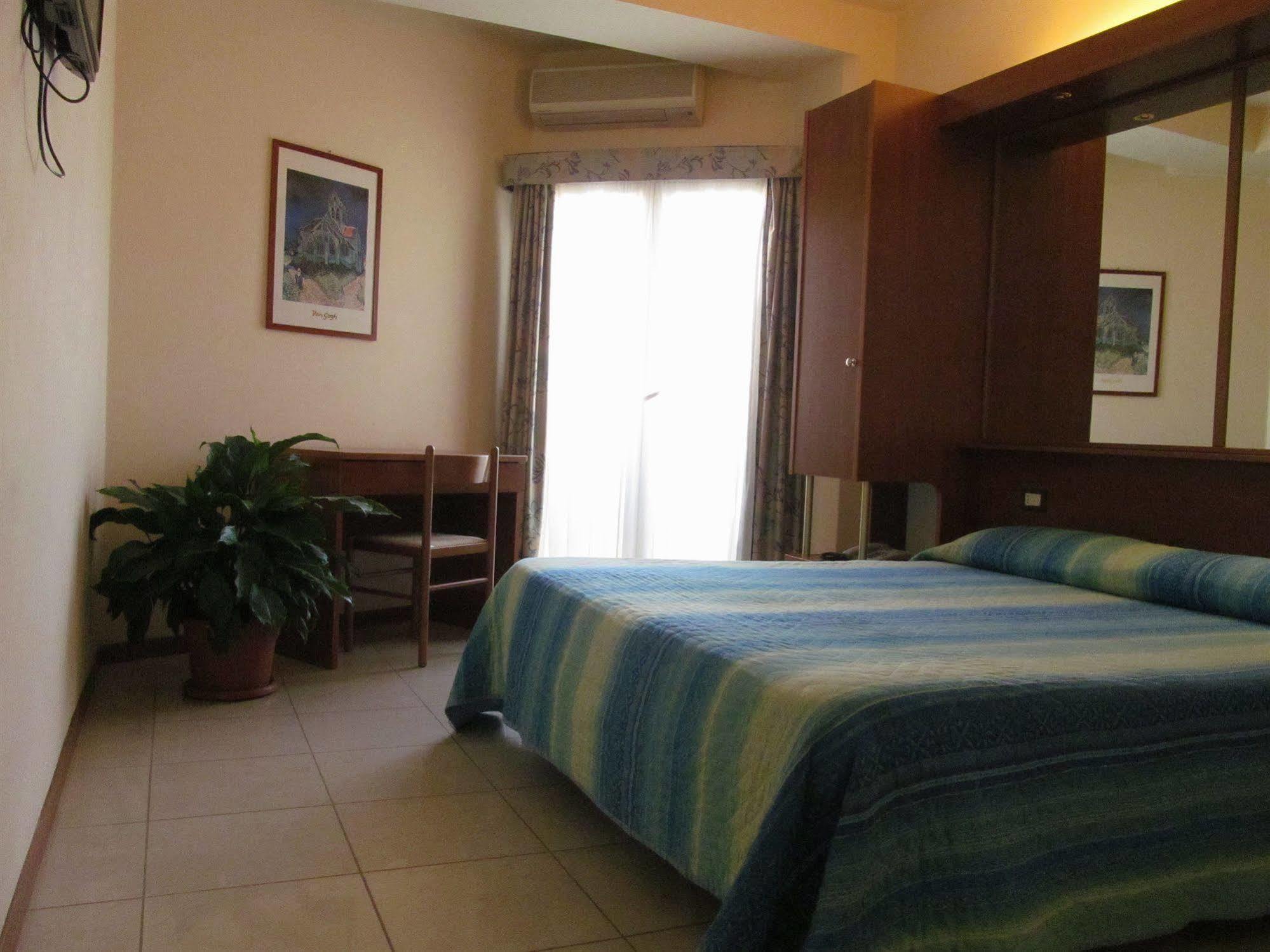 Hotel Gabbiano Porto San Giorgio Εξωτερικό φωτογραφία