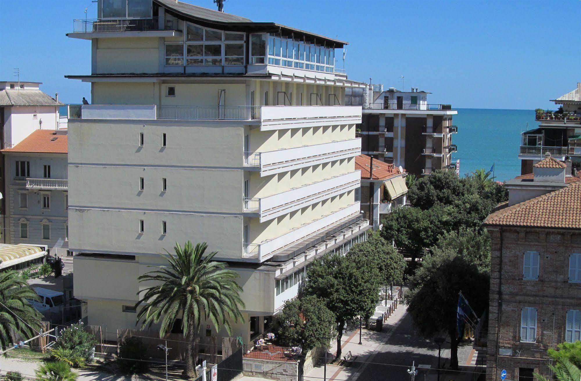 Hotel Gabbiano Porto San Giorgio Εξωτερικό φωτογραφία